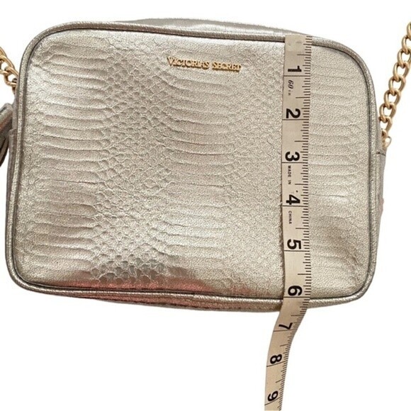 Victoria’s Secret Silver Faux Crocadile Embossed Square Purse Chain Strap Tassel - Picture 11 of 13